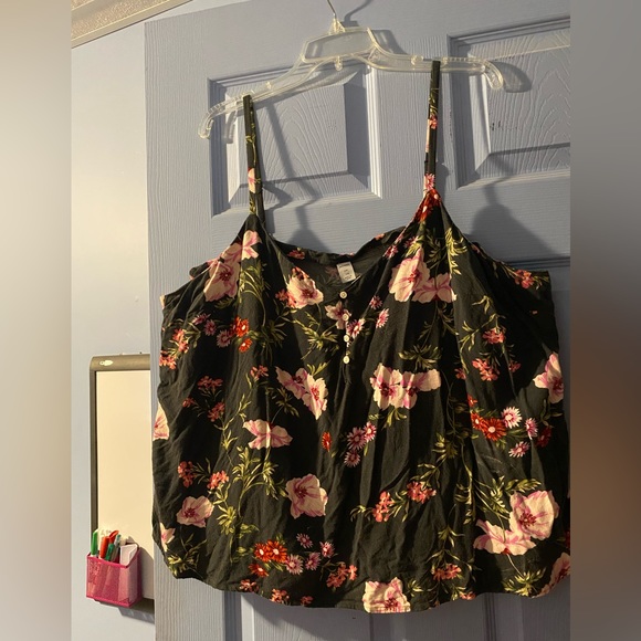 Old navy cami - Picture 1 of 6